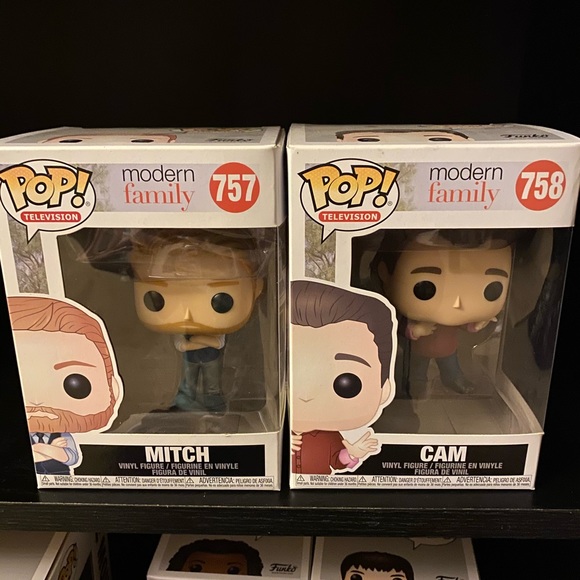 Set of 2 modern family funko pops - Picture 2 of 4